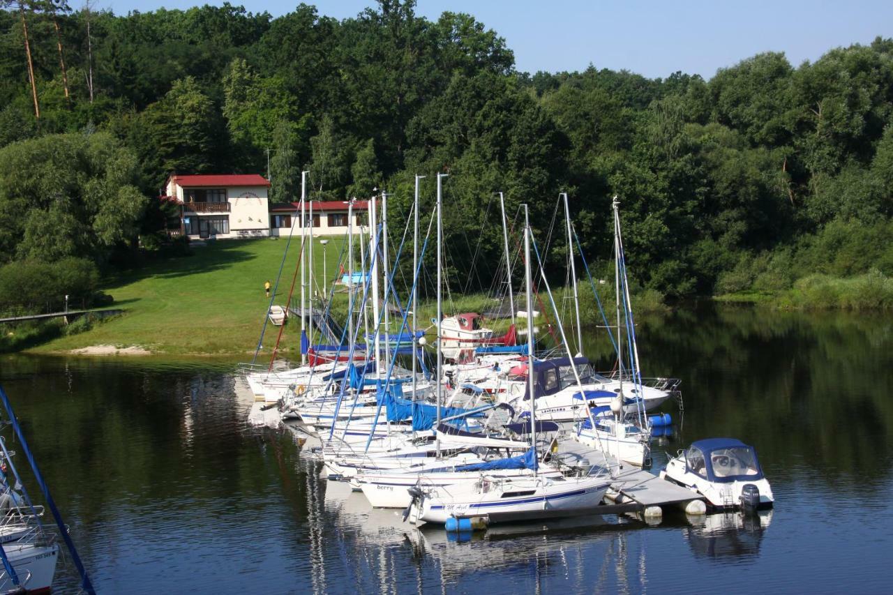 Отель Yacht Club Barrandov Kozli u Orlika Экстерьер фото